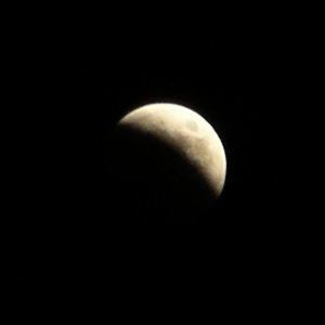 2004-10-27_20-47-28_Lunar-eclipse_001.jpg