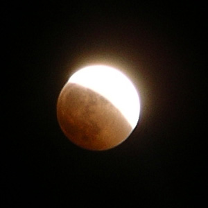 2004-10-27_20-48-34_Lunar-eclipse_003.jpg