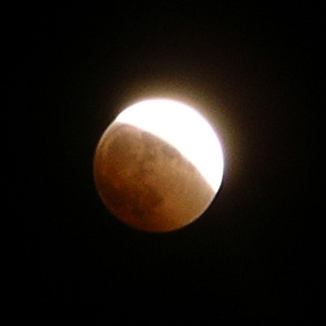 2004-10-27_20-51-08_Lunar-eclipse_009.jpg