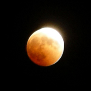 2004-10-27 21-04-26_Lunar-eclipse_028.jpg